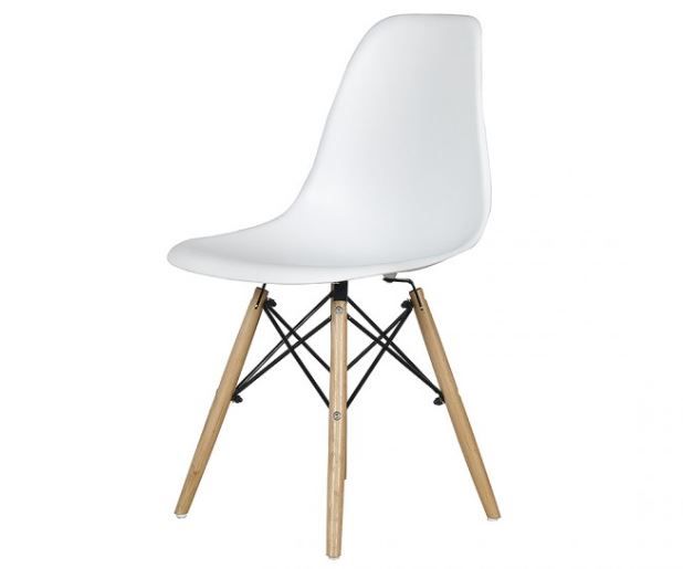 silla blanca patas de madera